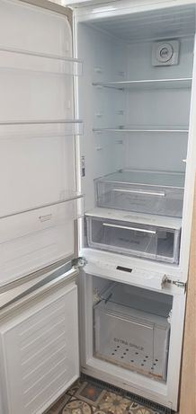 Продам холодильник встроенный ARISTON