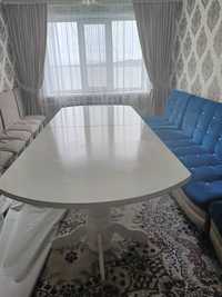 Продается стол 3 - 3.5м и диван с двумя креслами 3.5 м.
