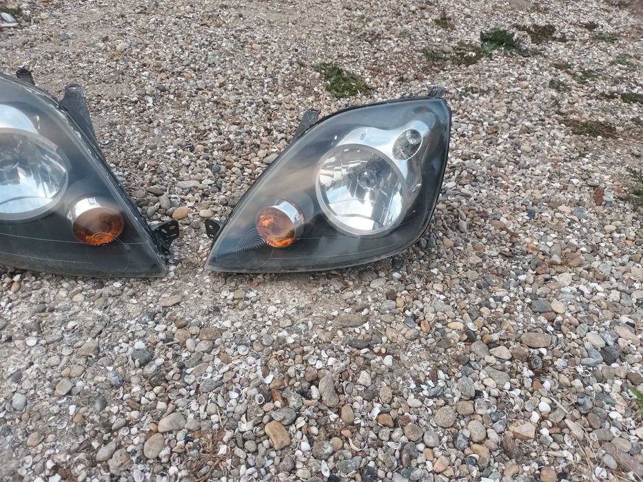ляв и десен фар за форд фиеста FORD FIESTA V