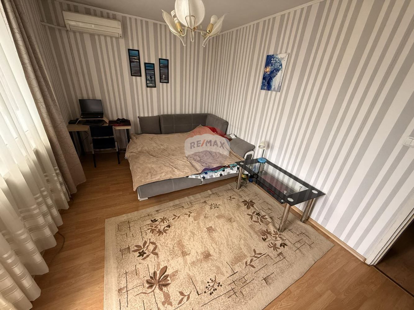 Тристаен апартамент за продажба в района на Червен площад/ВИНС, гр. В