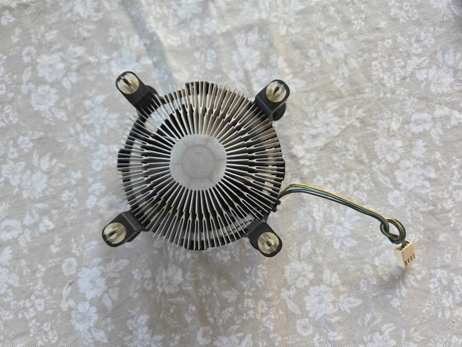 Intel E97379-003 стоково охлаждане