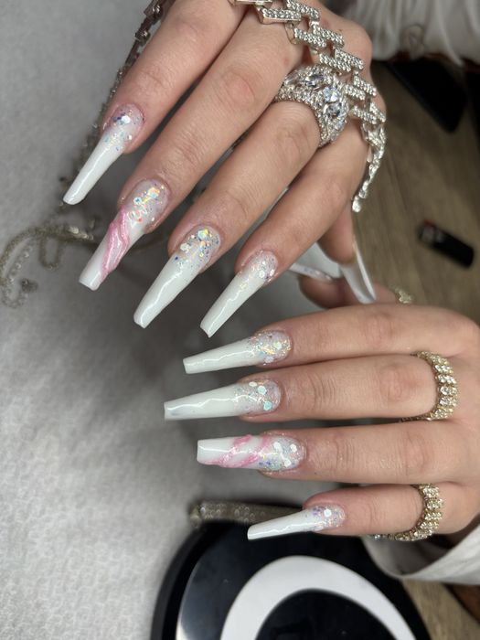 Aplic Unghii cu gel la preturi extrem de bune !