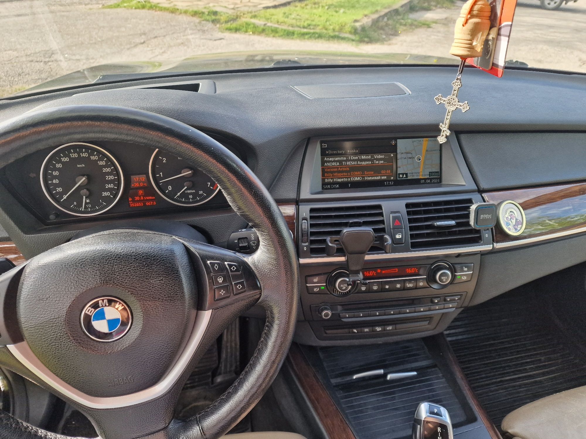 BMW X5 E 70  4.8
