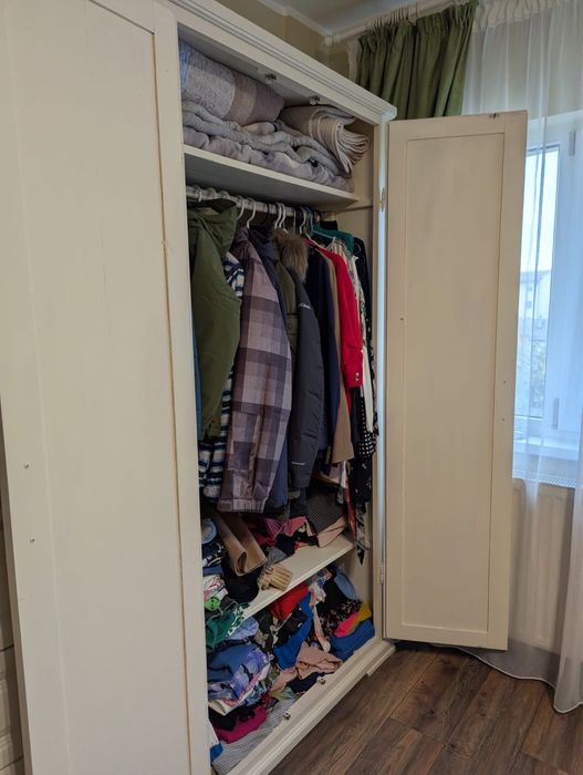 Mobila dormitor (pat, 2 noptiere, comoda, dulap)