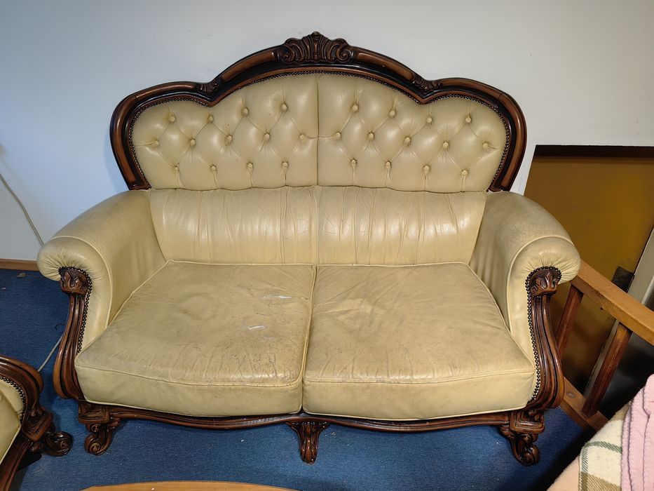 Продавам стари италиански мебели