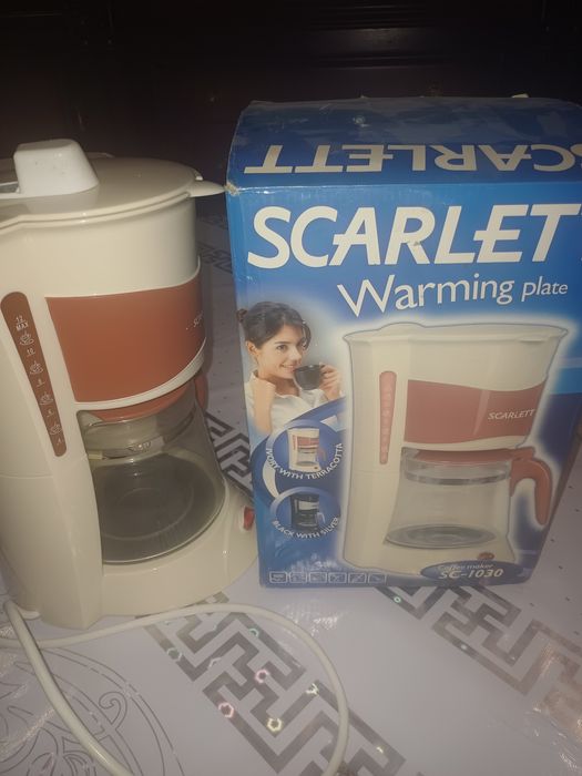 Кофеварка новая большая с паспортгм в упаковке