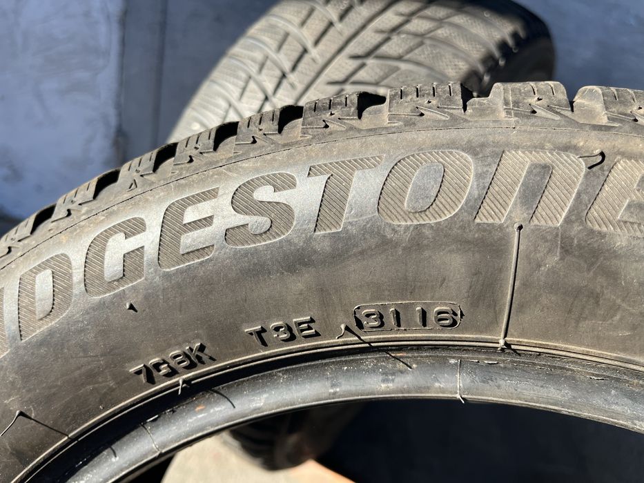 2 бр. зимни гуми 205/55/16 Bridgestone DOT 3116 4,5-5 mm