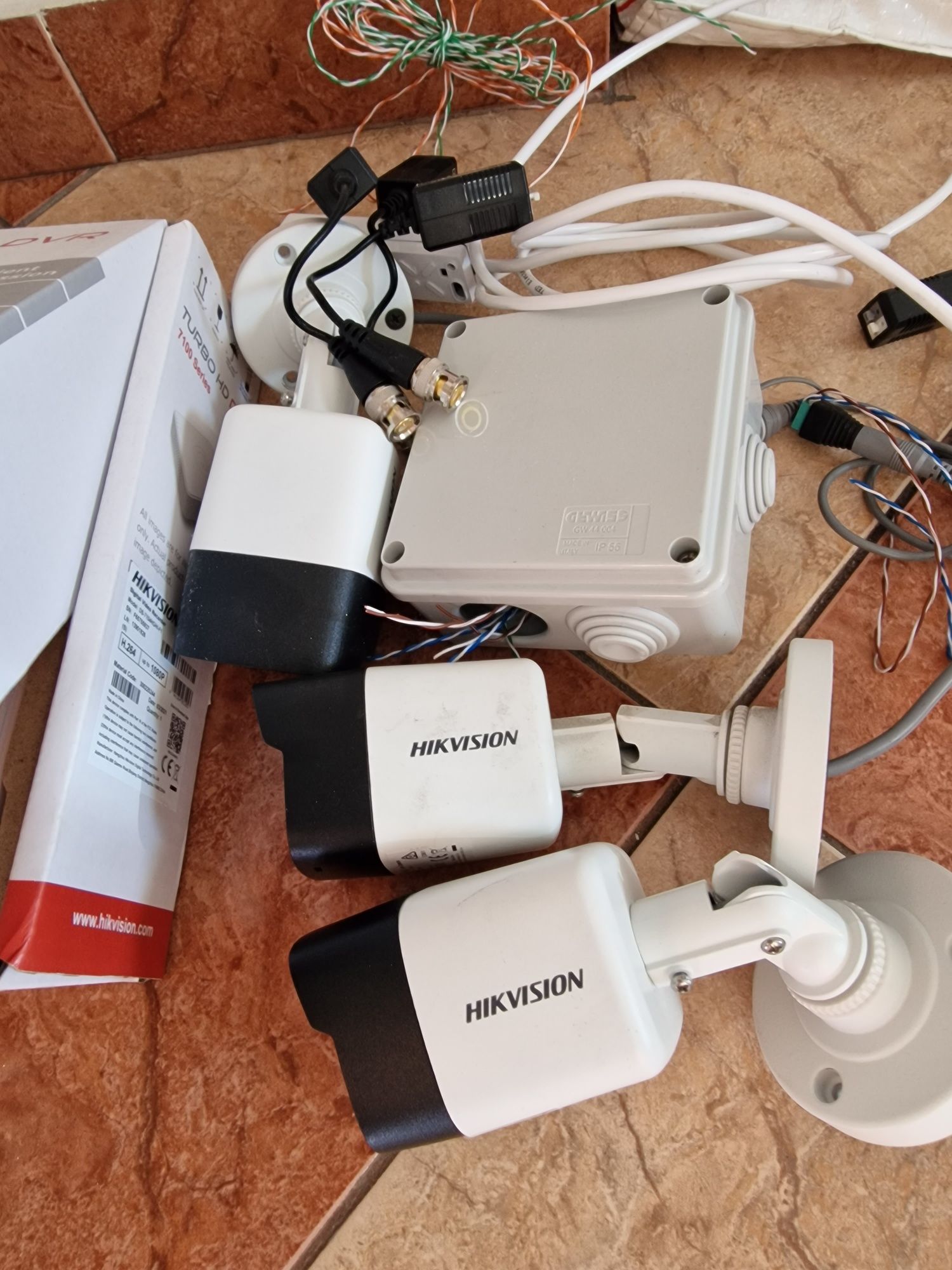 Sistem supraveghere HIKVISION 7100 series