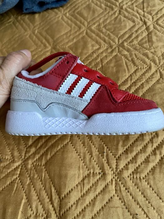 Adidasi Adidas originali 21-23