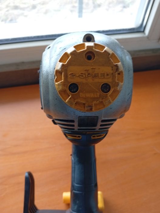 Dewalt pistol de cuie 18v defect