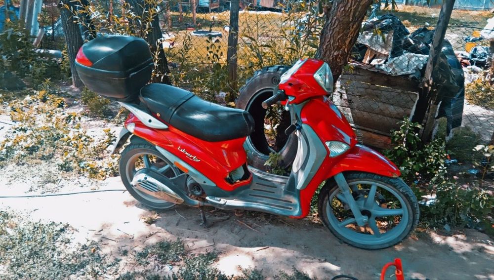 Vând scuter piaggio liberty