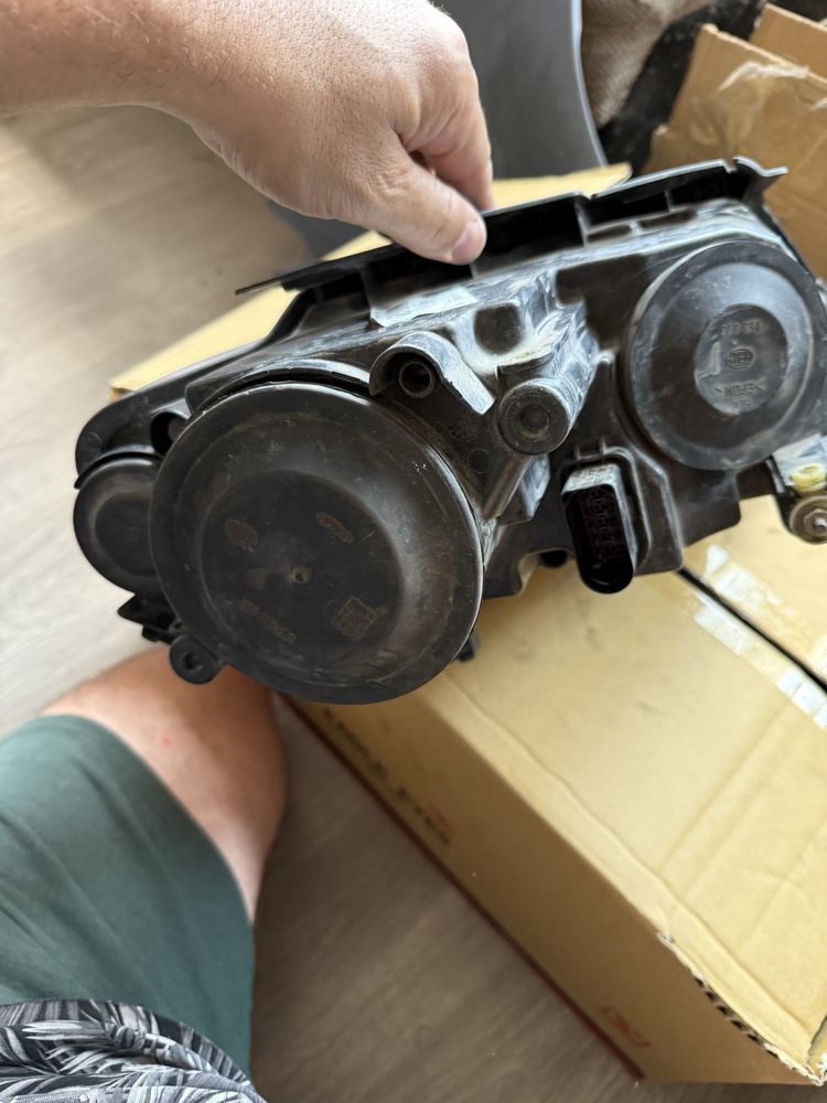 Продавам фарове passat b6