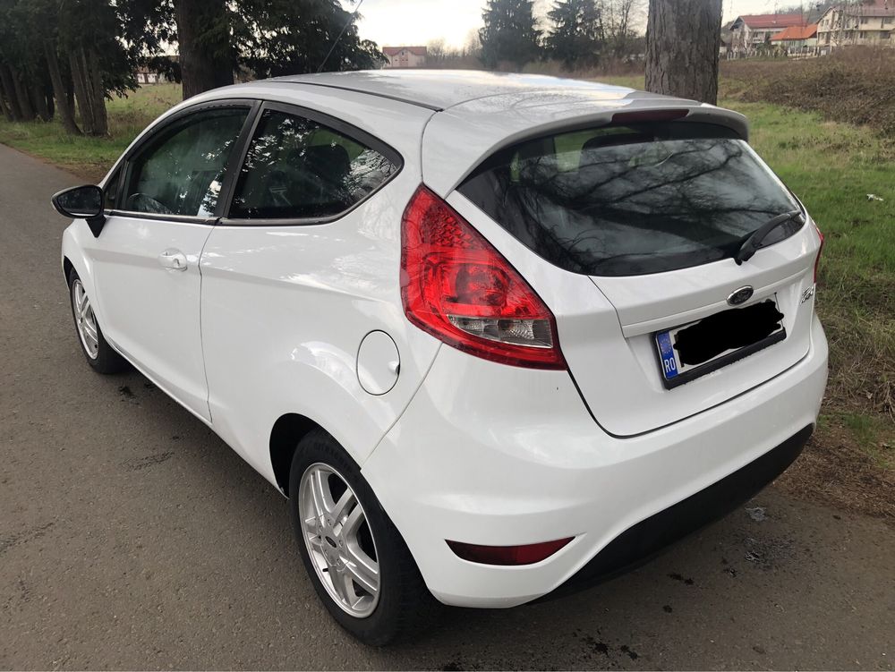 vand ford fiesta impecabili