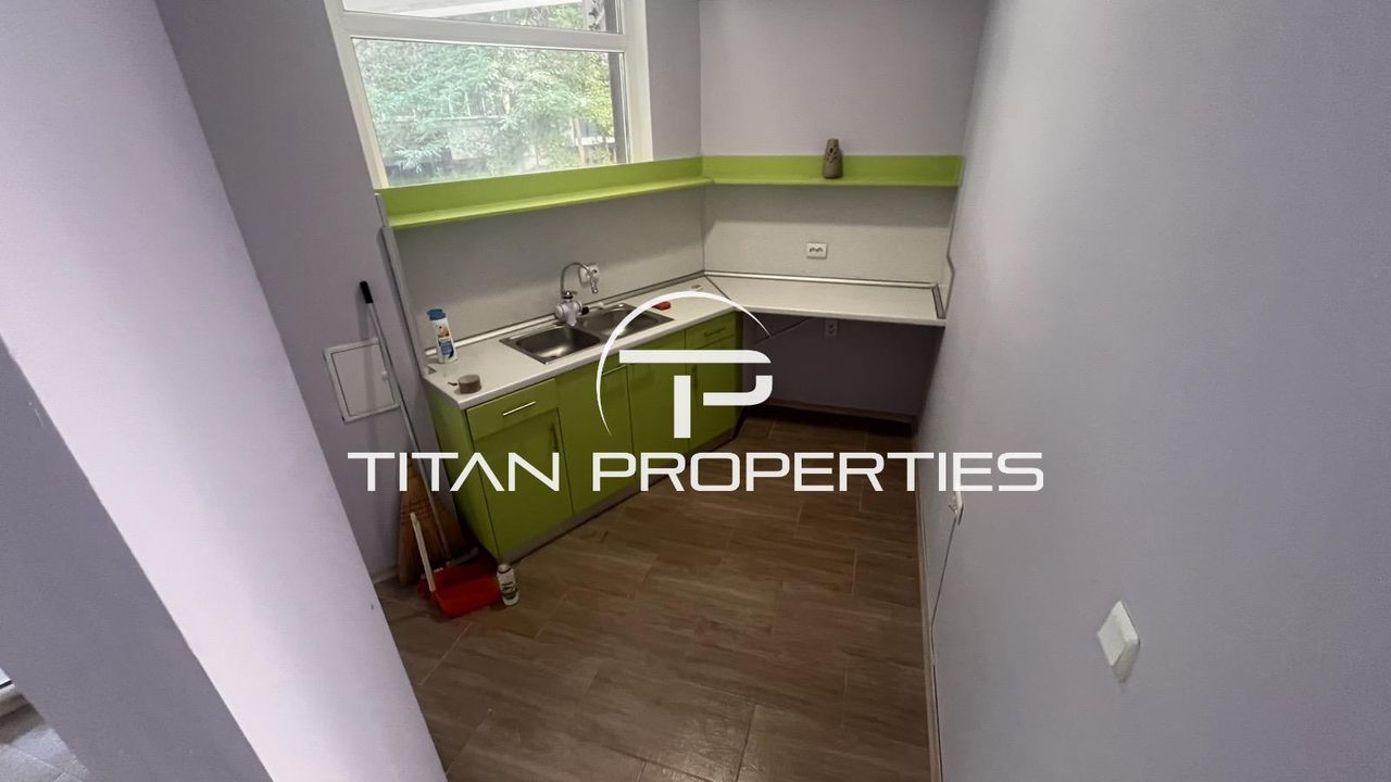 Дава се под наем Магазин в Бургас, Изгрев - 220 кв.м за 408 € - Снимка #4