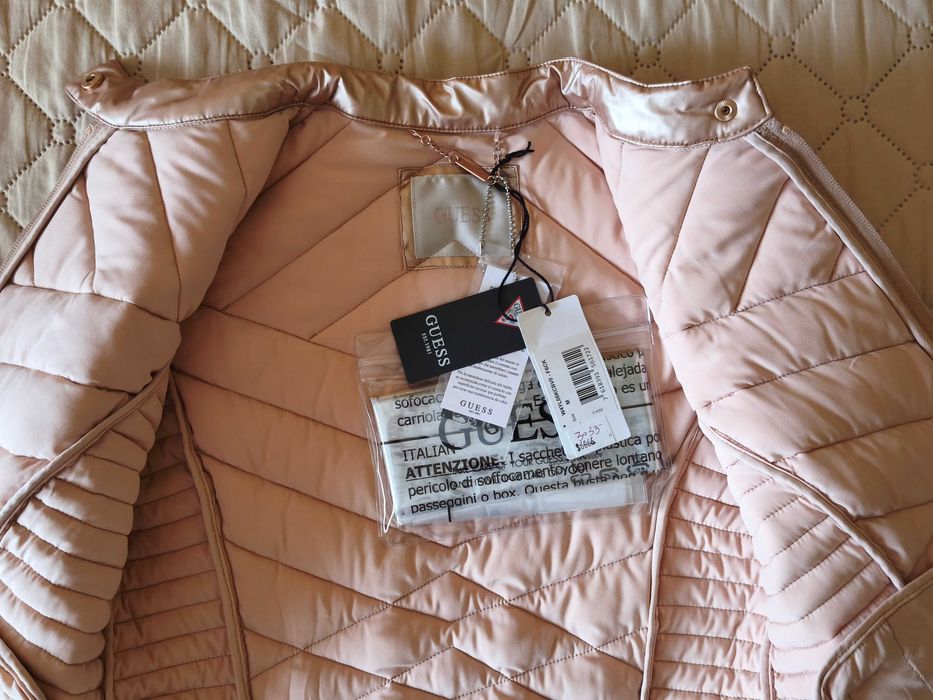 Две оригинални дамски якета GUESS чисто нови