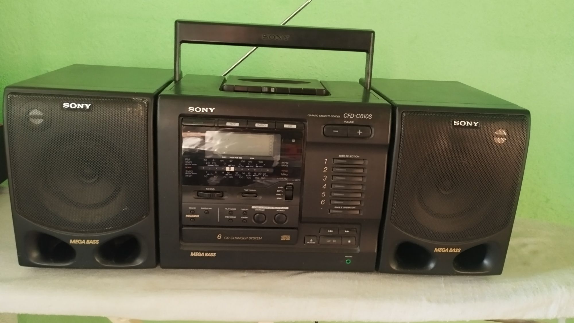 Продаю магнитофон SONY.
