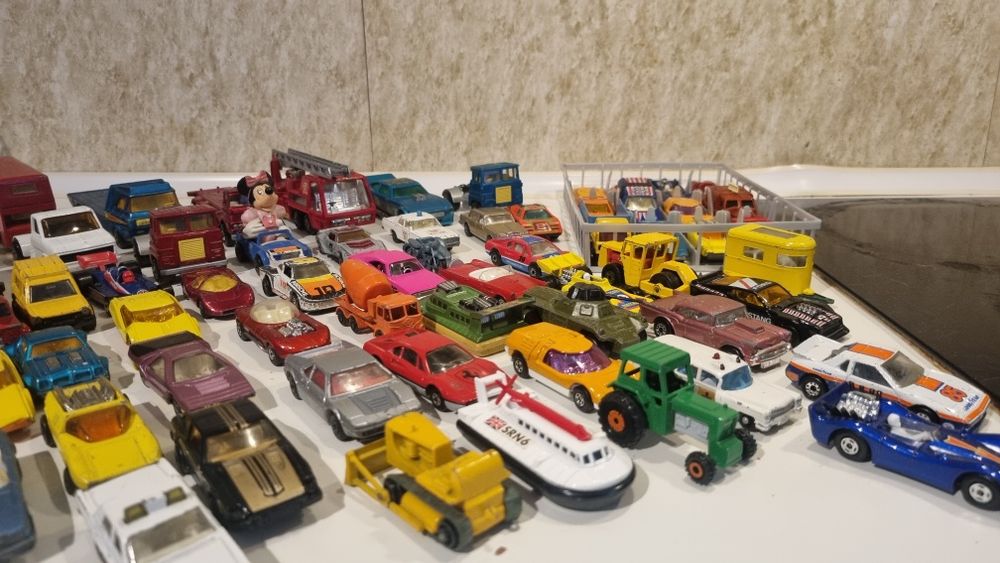 Огромен лот колички Machbox