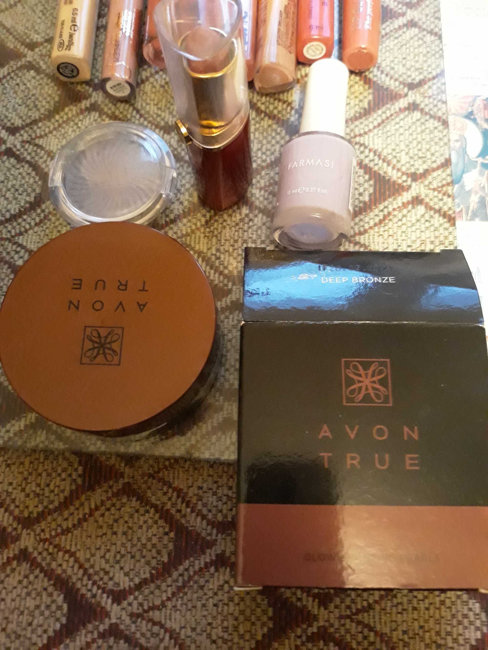 Pudra bronzanta avon