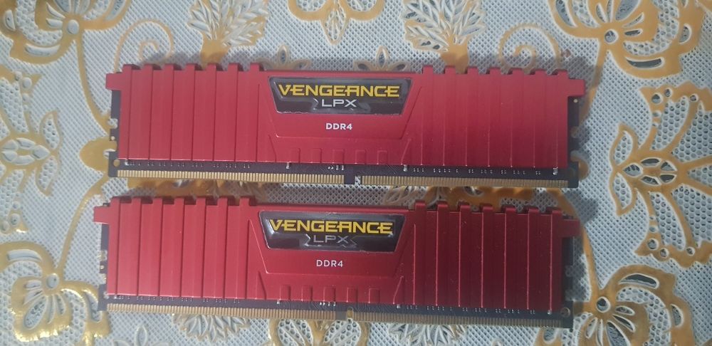 Memorii Kit Corsair VENGEANCE LPX 32GB (2x16GB) DDR4 2400MHz