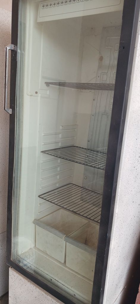 Холодильник Ветрина