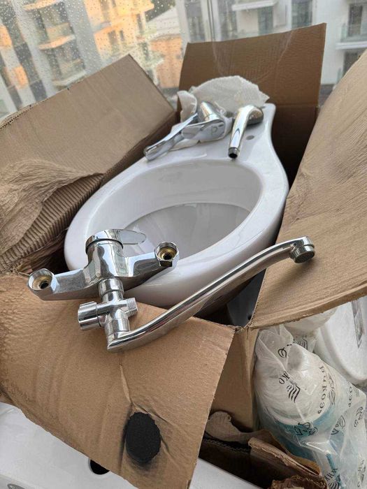 Срочно, все новое! Набор - Унитаз, раковина, поддон под душ,