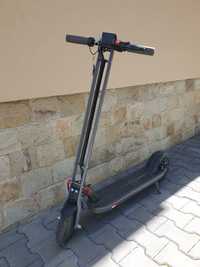 Електрически скутер -тип тротинетка макс. скорост 30 км. Тегло 12 кг.