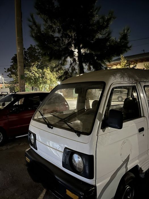 Damasjon sotiladi. ustida gaplashamiz. Yuradi.