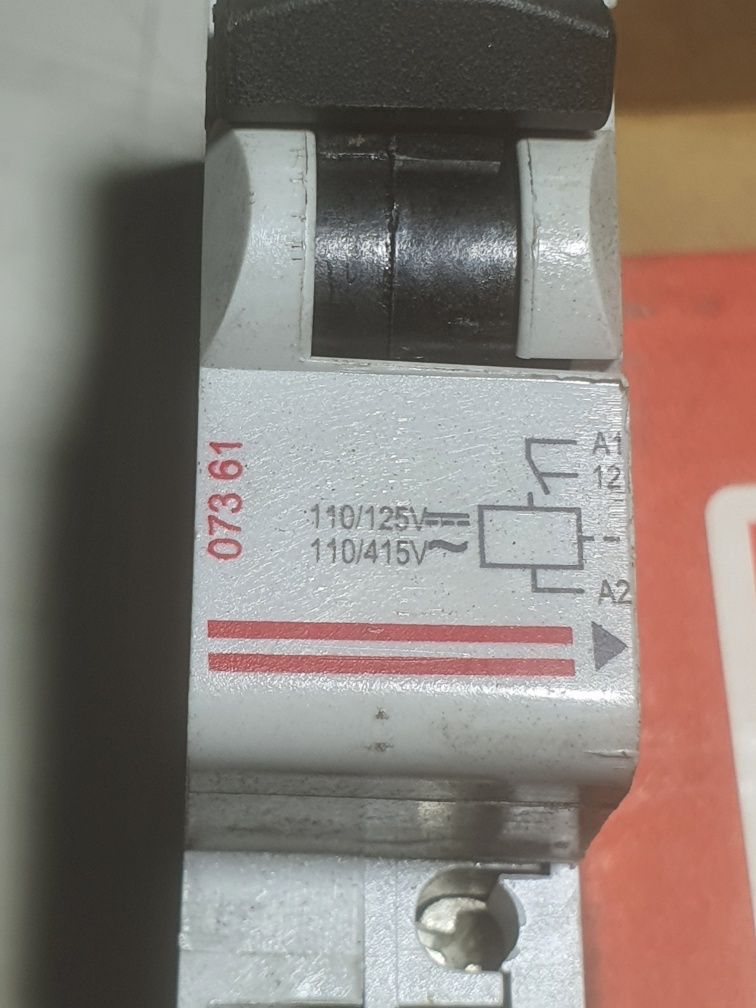 Расцепитель Legrand 220V. Для защиты от перепадов напряжения.