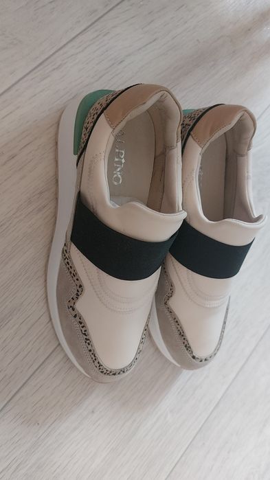 Спортивный женский обувь