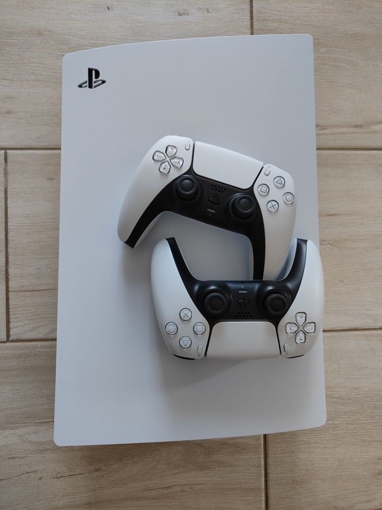 Vând PlayStation 5