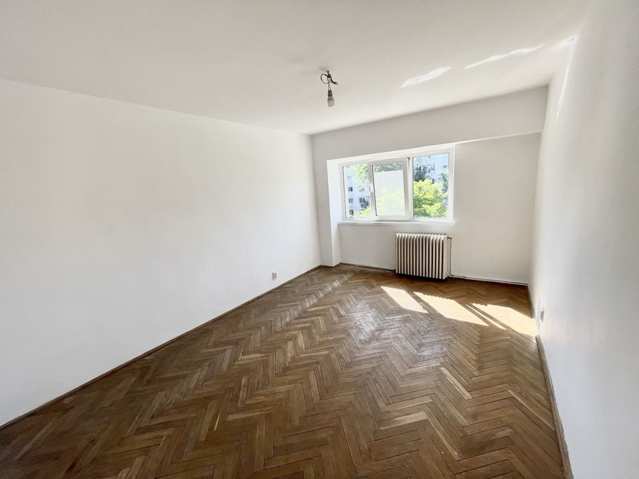 vand apartament decomandat 4 camere etaj 2 Iasi