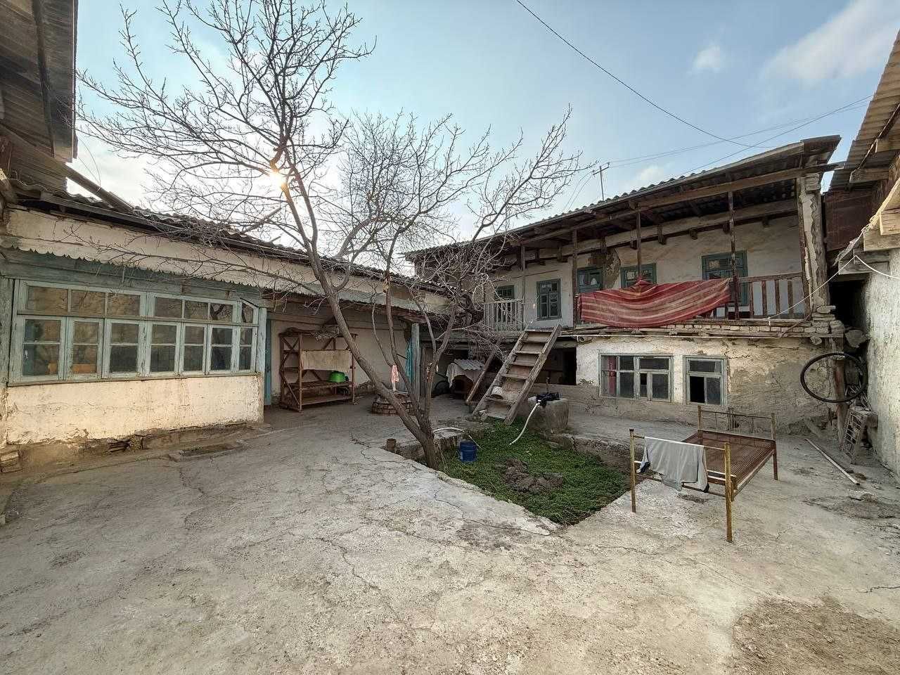 2,5 sotixli hovli sotiladi.