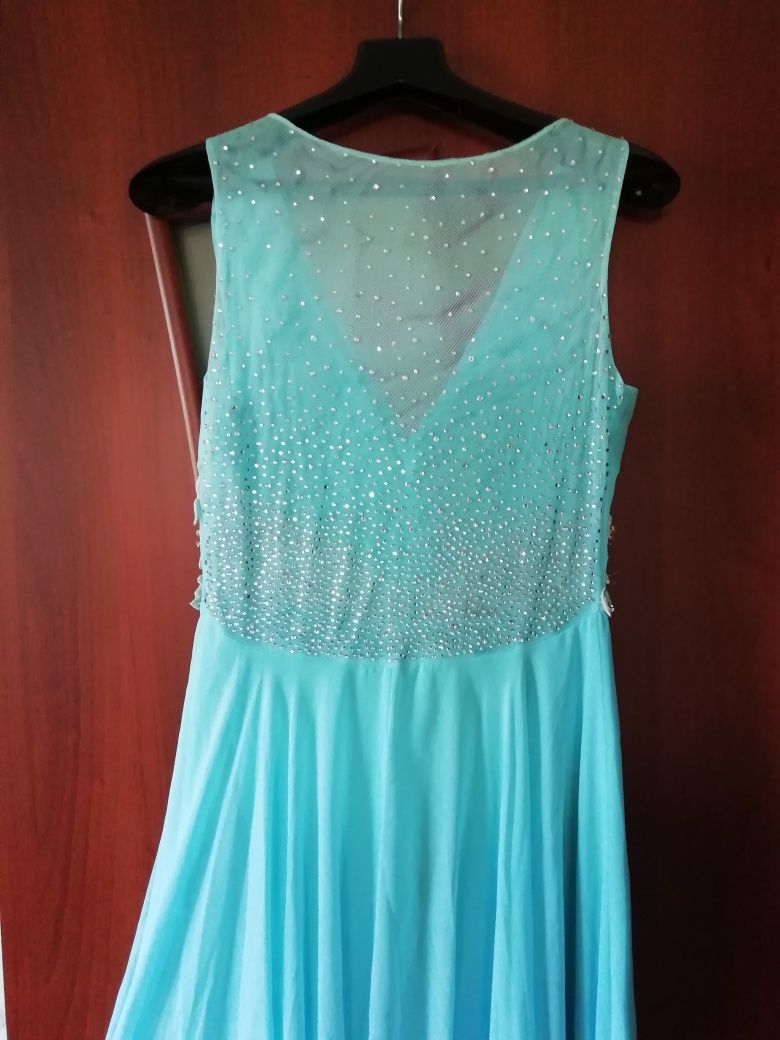 Платье вечернее, небесно голубого цвета .размер 44-46.платье шикарное.
