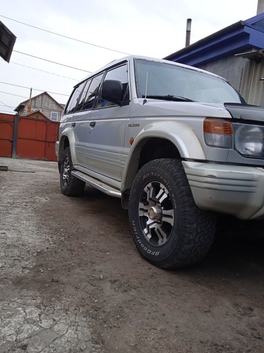 Продам машину Паджеро 2