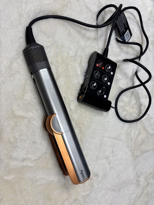 Aparat îndreptat părul Dyson Airstrait