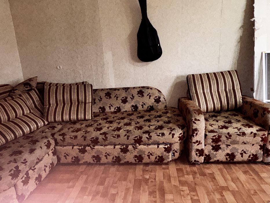 Продам диван угловой с креслом