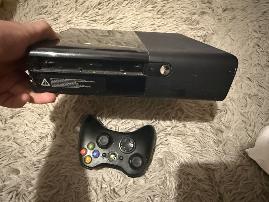 Xbox 360E Modat + O maneta