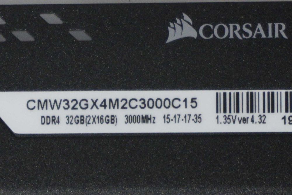 32GB (2х16) CORSAIR VENGEANCE PRO RGB DDR4 3000 cl15 RAM памет