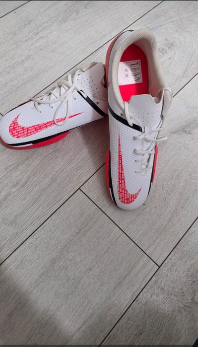 Ghete fotbal nike 43