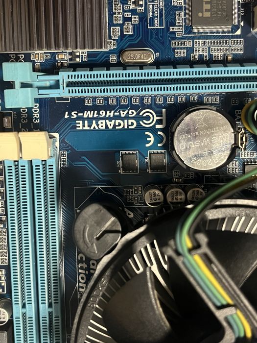 Kit placa de baza gigabyte GA-H61M-S1 + procesor + cooler