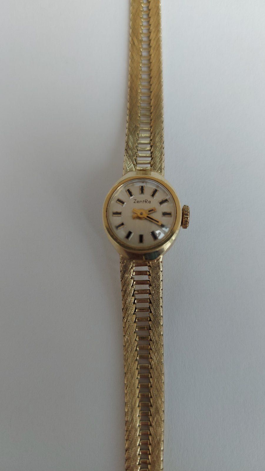 Златен  дамски часовник Зентра