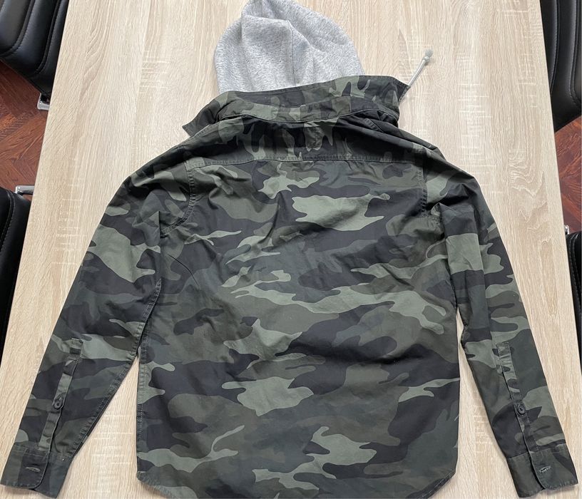 Camasa , bluza , hanorac cu gluga Hollister muscle fit army camo