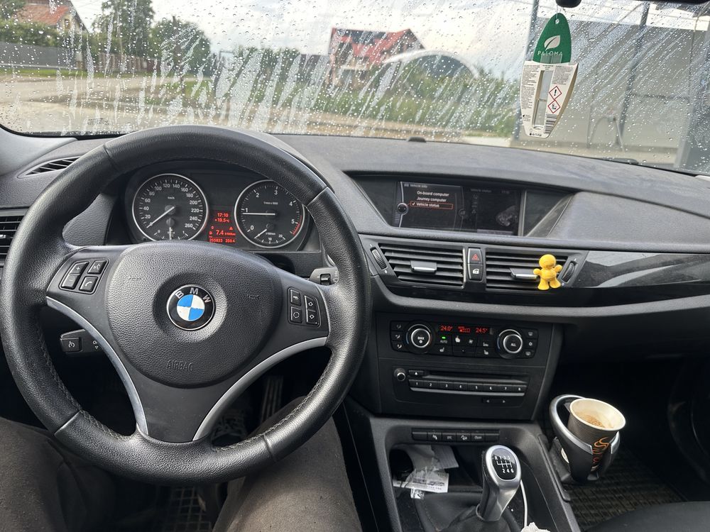 Bmw x1 18d xdrive 143cp manual 2011