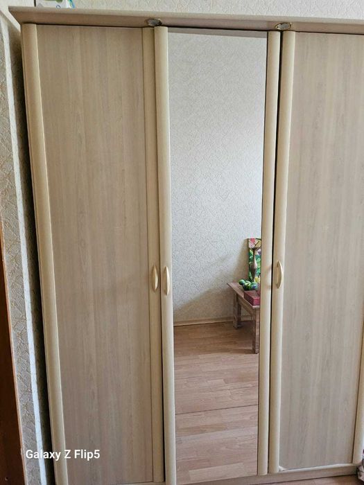 Шкаф с 2 тумбочками