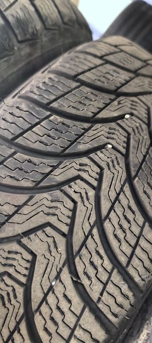 Jenti cu cauciucuri de iarna rulate o iarna