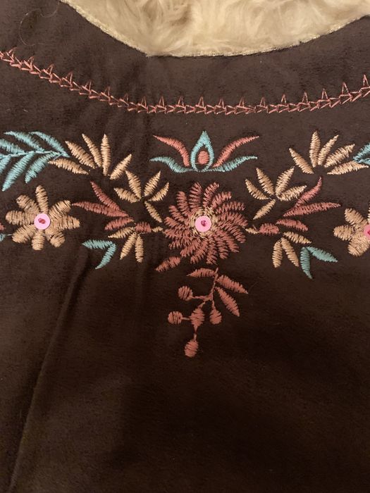 Cojoce/bundita cu broderie si paiete