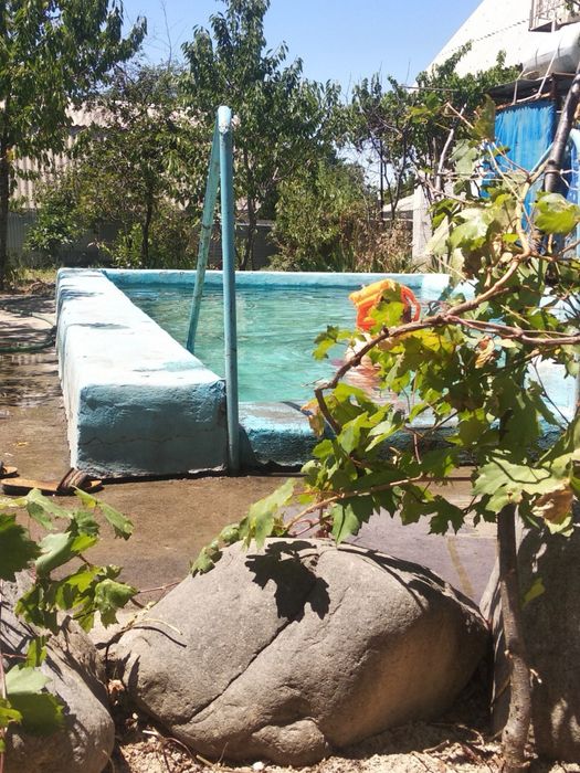 Hovli sotiladi dachniy pasolkada joylashgan