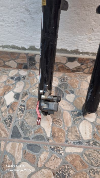 Вилка за 26" гума, със спирачен апарат.