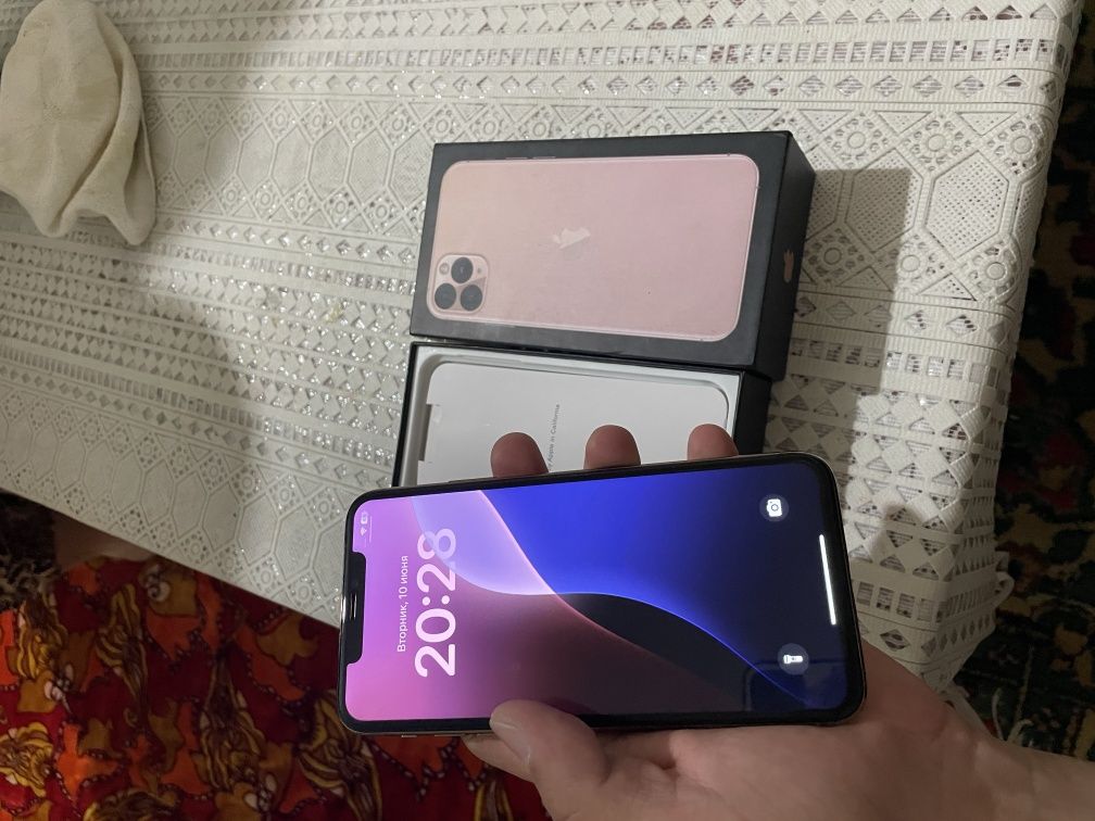 Iphone 11 pro max 256 gb ll/a торг имеется