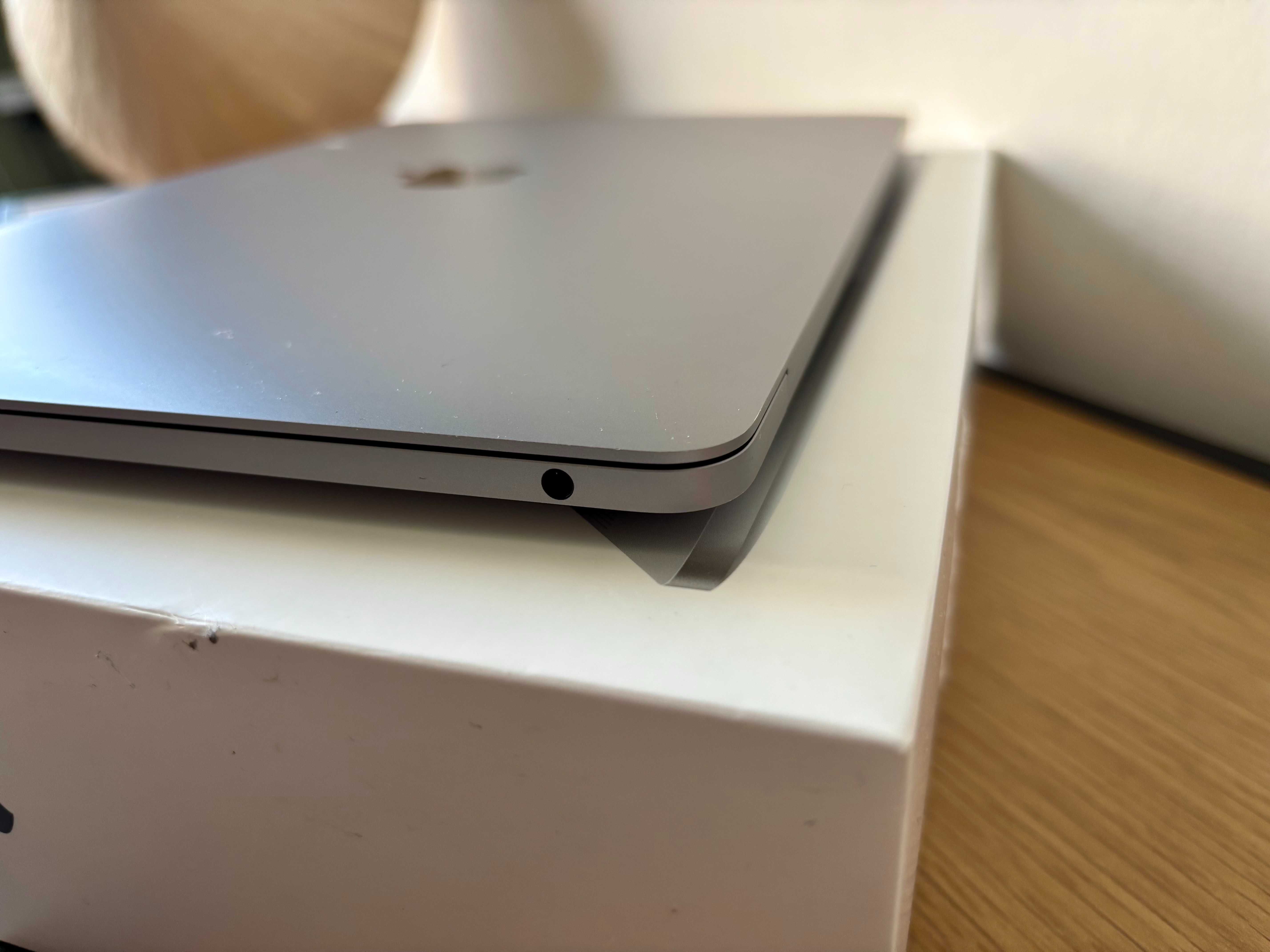 MacBook Pro 13" 2020, M1, 8GB RAM, 256GB SSD